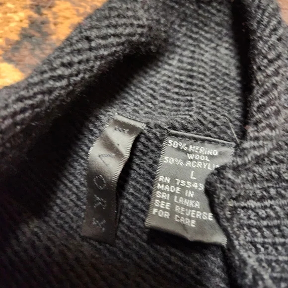 Elegant Black Turtleneck Sweater for Women - Picture 9 of 9